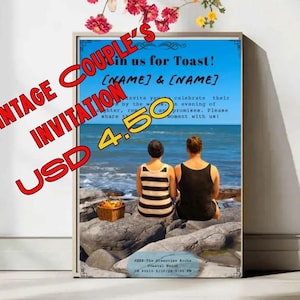 Puede incluir: Una tarjeta de invitación rectangular con una fotografía de dos personas sentadas sobre rocas junto al océano. El texto dice: Join us for Toast! [NAME] & [NAME] invite you to celebrate their love by the waves, an evening of laughter, romance and promises.