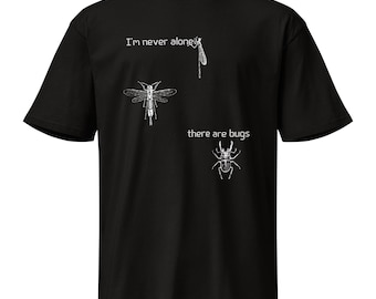 私は決して一人じゃない、虫がいるからTシャツ | 面白い昆虫Tシャツ | 虫好きへのギフト | 昆虫学ユーモアTシャツ | ヴィンテージ昆虫アート | 奇妙なユーモアTシャツ