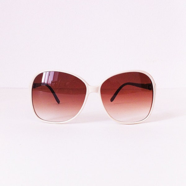 White oversize sunglasses, brown gradient lenses 1980