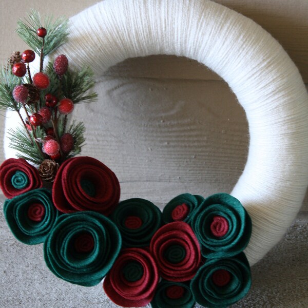 Yarn Wreath Handmade Decoration- Classy Christmas 12inch