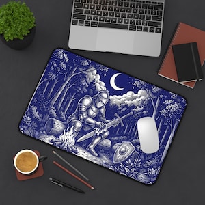 Tapete de escritorio Caballero junto a la fogata FANTASÍA / Armadura medieval Noche en el bosque