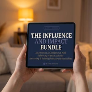 Könnte beinhalten: Ein Tablet zeigt "THE INFLUENCE AND IMPACT BUNDLE" in Weiß und Lila. Der Text enthält auch "Assertiveness & Confidence at Work", "Influencing Without Authority" und "Networking & Building Professional Relationships". Der Hintergrund ist unscharf.
