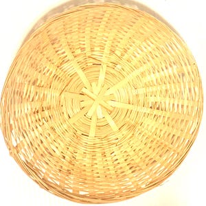 Mid-Century Modern (MCM) Vintage Natural Bamboo/Woven/Wicker/Straw Basket. Not eligible for Media Mail.
