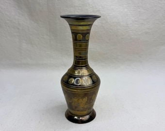 Minijarrón vintage de latón macizo hecho en India – Jarrón decorativo floral grabado – Pequeño jarrón de latón para decoración del hogar