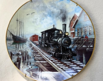 Assiette de collection « Par bateau ou par train » de Ted Xaras | Scène de port de train vintage en porcelaine 1993
