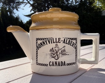 Tetera de cerámica vintage de Bonnyville, Alberta, Canadá, tetera de recuerdo con esmalte rústico