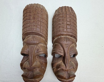 Par de máscaras de madera talladas a mano al estilo africano – Juego de 2 para decoración de pared – Máscaras faciales tribales rústicas vintage