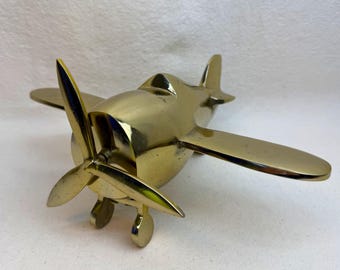 Decoración de avión de latón vintage – Hecho en India – Figura decorativa de avión – Decoración para estante infantil – Regalo de aviación – Detalle decorativo para el hogar de estilo vintage