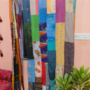 Cortinas de patchwork multicolor hechas a mano, cortinas vintage recicladas, estilo bohemio, muebles éticos, decoración única para el hogar, cortinas ecológicas.