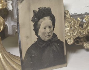 Zeldzaam Victoriaans Tintype-portret — Vrouw in diepe rouw