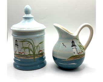 Azucarero y cremera de cerámica Jobi, Highland Lighthouse, Cape Cod, Truro, MA, con tapa.