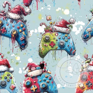 Könnte beinhalten: Ein sich wiederholendes Muster mit Videospiel-Controllern in verschiedenen Farben, die jeweils mit einer rot-weißen Weihnachtsmütze versehen sind. Das Design enthält Zuckerstangen, Geschenke und bunte Farbspritzer auf hellblauem Grund.