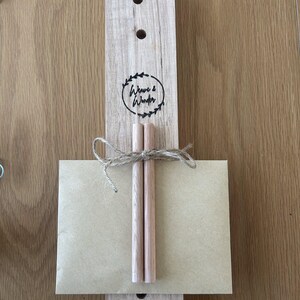 Kit per braccialetto dell'amicizia arcobaleno / Set di 12 fili colorati / Telaio in legno / Regalo per bambini senza schermo / Lavoretto fai da te / Weave & Wonder