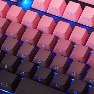 Klawisze Blackberry z bocznym nadrukiem gradientowym, 134 klawisze – nakładki na klawisze z tworzywa PBT, różowo-czarne ombre, przezroczyste, zestaw mechanicznych klawiatur MX