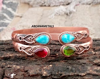 Set med 2 armband i massiv koppar, larimar, peridot, granat ädelstenar, justerbart handgjort statement-armband
