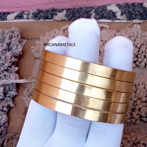 Stapelbara armband i massiv mässing, minimalistiska statement-armbandssmycken bild 4