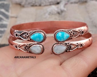 Set med 2 armband i ren massiv koppar, larimar månsten med päron, justerbart iögonfallande armband