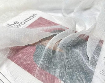 Tela de organza transparente con rayas plateadas, textil de diseño luminoso, ideal para superposiciones de costura para bodas.