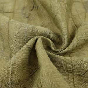 Draperande ogenomskinligt matchagrönt jacquard tencel linnetyg ton-i-ton – mjukt matt utan stretch för klänningar och blusar bild 5