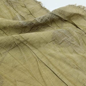 Draperande ogenomskinligt matchagrönt jacquard tencel linnetyg ton-i-ton – mjukt matt utan stretch för klänningar och blusar bild 3