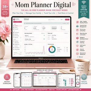 Op de afbeelding: Een digitale Mom Planner weergegeven op een laptop en mobiele apparaten. De interface bevat een dashboard met schema's, maaltijden, budget en taken. Tekst bevat Mom Planner Digital, 38+ secties. Een mok met de tekst You've got this, mama staat ernaast.