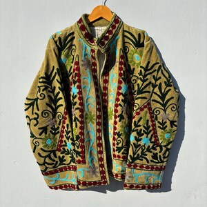 Chaqueta informal de terciopelo verde suave con bordado floral, dos bolsillos, forro suave, prenda de diseño, idea de regalo de verano para mujer.