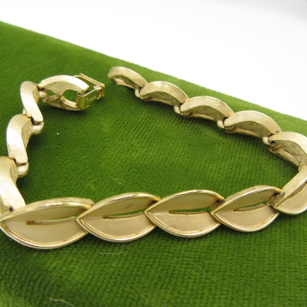 Crown Trifari Gold Bracelet, Leaf Shape Links,  7 Inch Trifari Bracelet, Crown over T