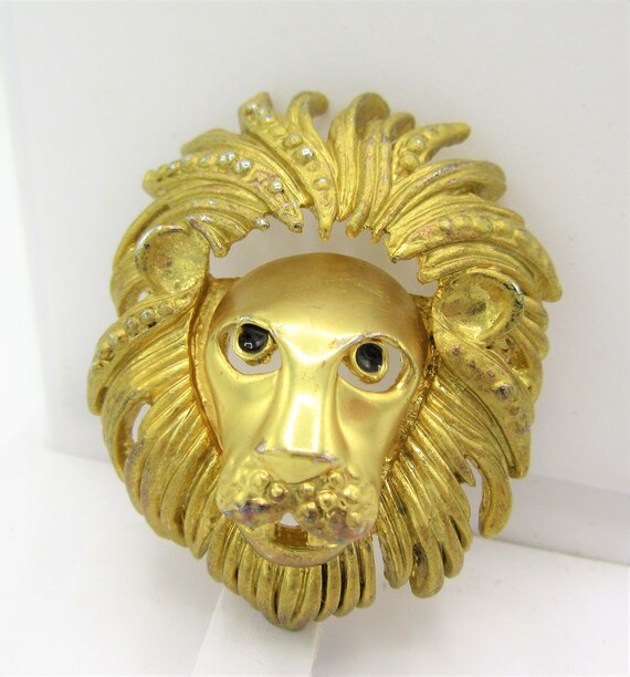 Large Lion Pendant Brooch, Gold Tone Lion, Vintag… - image 3