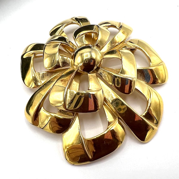 TRIFARI Gold Flower Brooch, 60's Crown Trifari, 3 Inch Gold 3 D Brooch