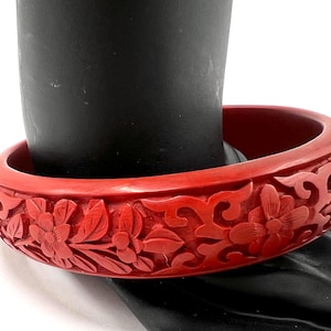 Vintage Faux Cinnabar Bangle: Carved Floral Resin Bracelet