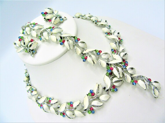 Lisner Necklace Bracelet Earrings Set White Enamel Gem lisner necklace bracelet earrings set