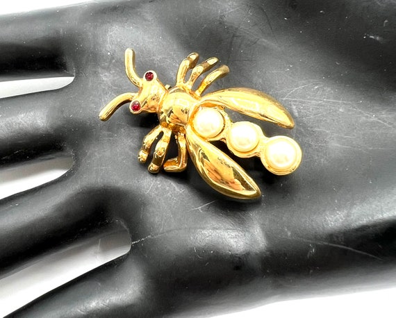 Pearl Bee Brooch, Signed ROMAN, 3 Faux Pearls, 1 … - image 1