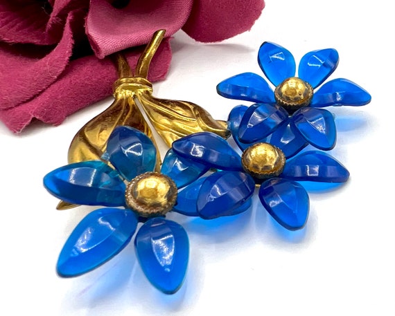 Blue Flower Brooch, Lucite Petals,  3 inches in D… - image 6