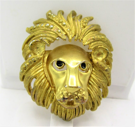 Large Lion Pendant Brooch, Gold Tone Lion, Vintag… - image 1