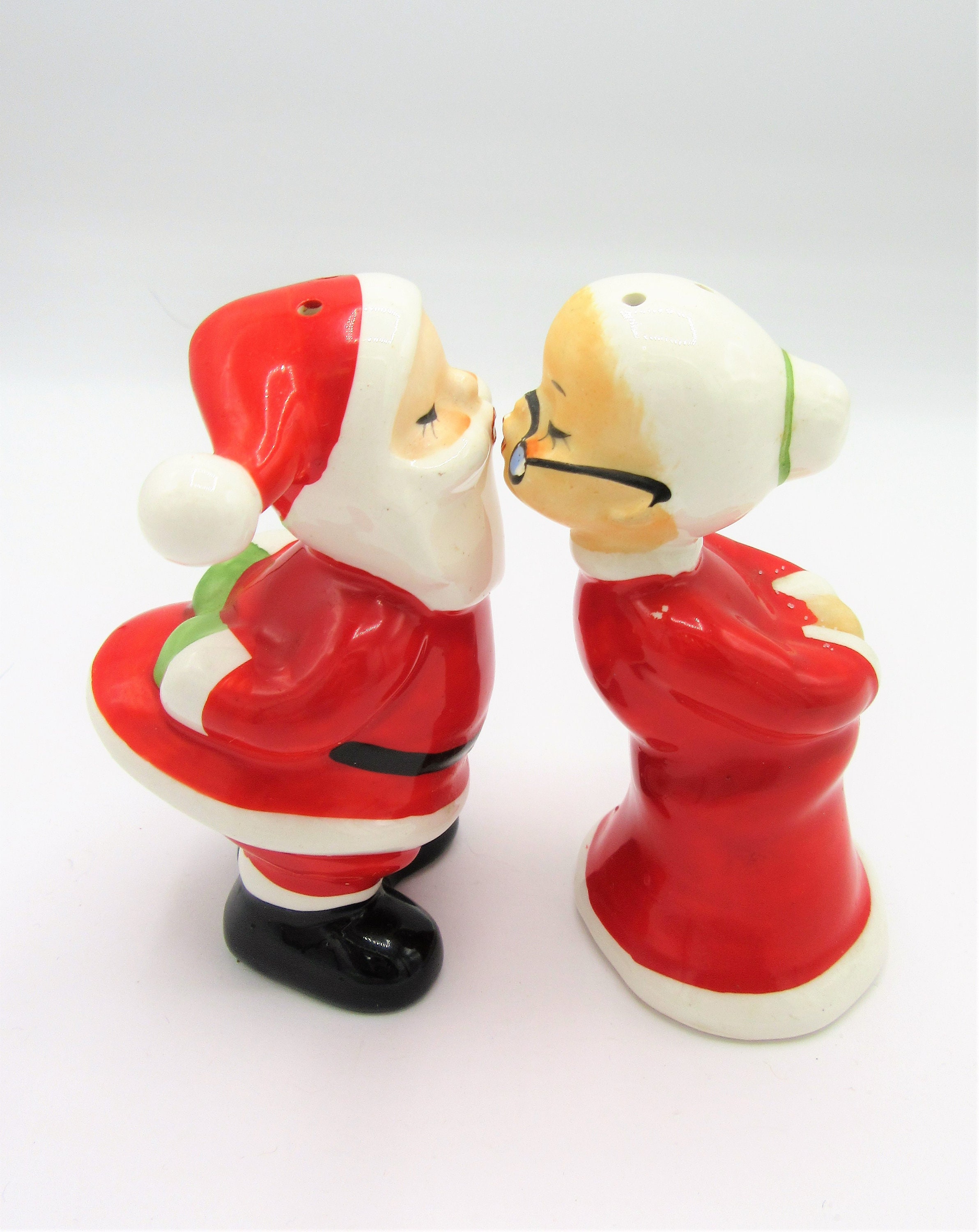 Vintage Santa And Mrs Claus Salt And Pepper Shakers