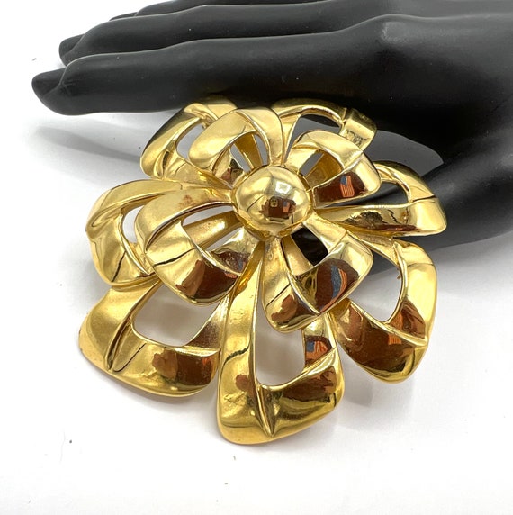 TRIFARI Gold Flower Brooch, 60's Crown Trifari, 3… - image 3