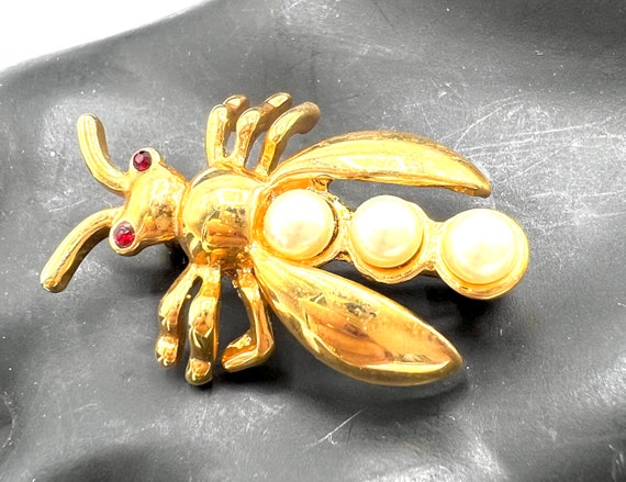 Pearl Bee Brooch, Signed ROMAN, 3 Faux Pearls, 1 … - image 3