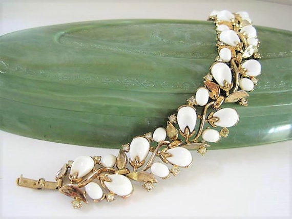 Crown Trifari Bracelet, Pebble Beach Pattern, White Lucite, Book Piece