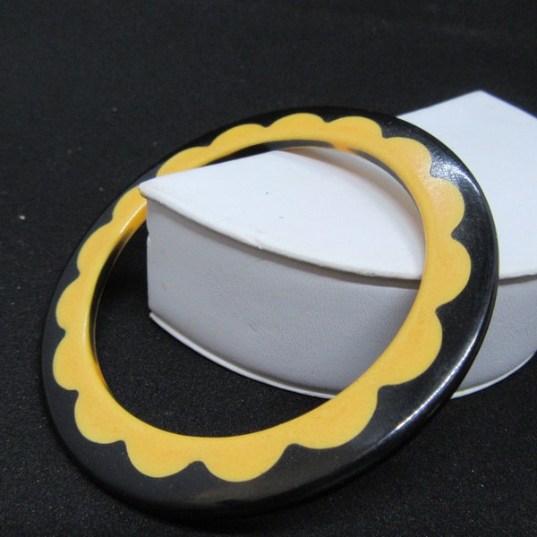 Bakelite Scalloped Bangle, Art Deco, Yellow and Black, Scallop Encased,   Geometric Bangle RARE UNIQUE