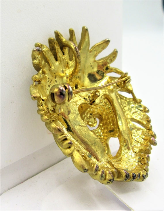 Large Lion Pendant Brooch, Gold Tone Lion, Vintag… - image 6