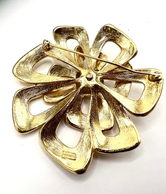TRIFARI Gold Flower Brooch, 60's Crown Trifari, 3… - image 8