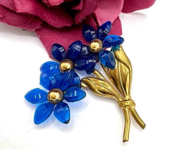 Blue Flower Brooch, Lucite Petals,  3 inches in D… - image 1