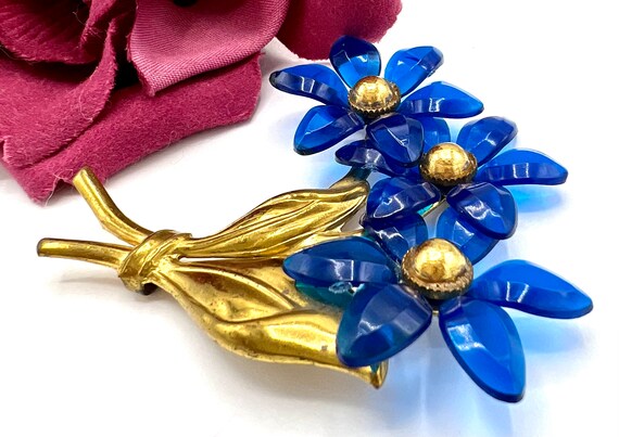 Blue Flower Brooch, Lucite Petals,  3 inches in D… - image 7