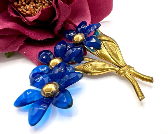 Blue Flower Brooch, Lucite Petals,  3 inches in D… - image 2