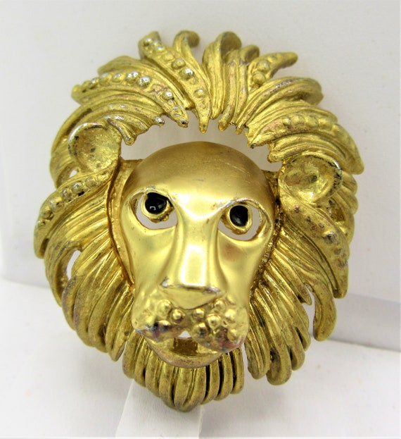 Large Lion Pendant Brooch, Gold Tone Lion, Vintag… - image 4
