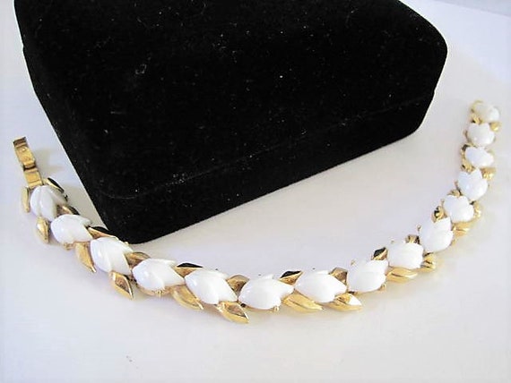 Crown Trifari Bracelet, White Lucite, Tulip Pattern, 60's Bracelet