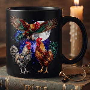 Taza de café con gallo místico, taza con diseño de pollo en la luna espacial, decoración de cocina de estética oscura, regalo para granjero, taza de gallo astrológico, taza de cerámica.