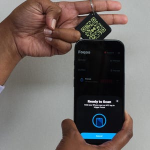 Custom QR Code NFC Keychain, Personalized Tap or Scan to Block Apps, Glow Focus Keyring, Phone Free Productivity Gift iPhone iPad Android