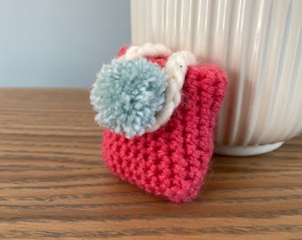 Mini hand-crocheted pouch with pompom - ideal for ear pods or coins