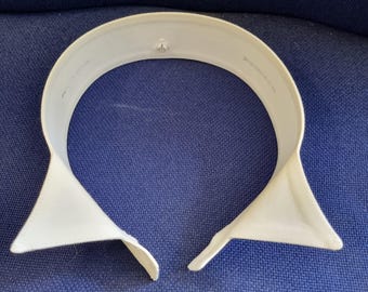 Vintage style Stiff Flügel Halsband Größe 15"
